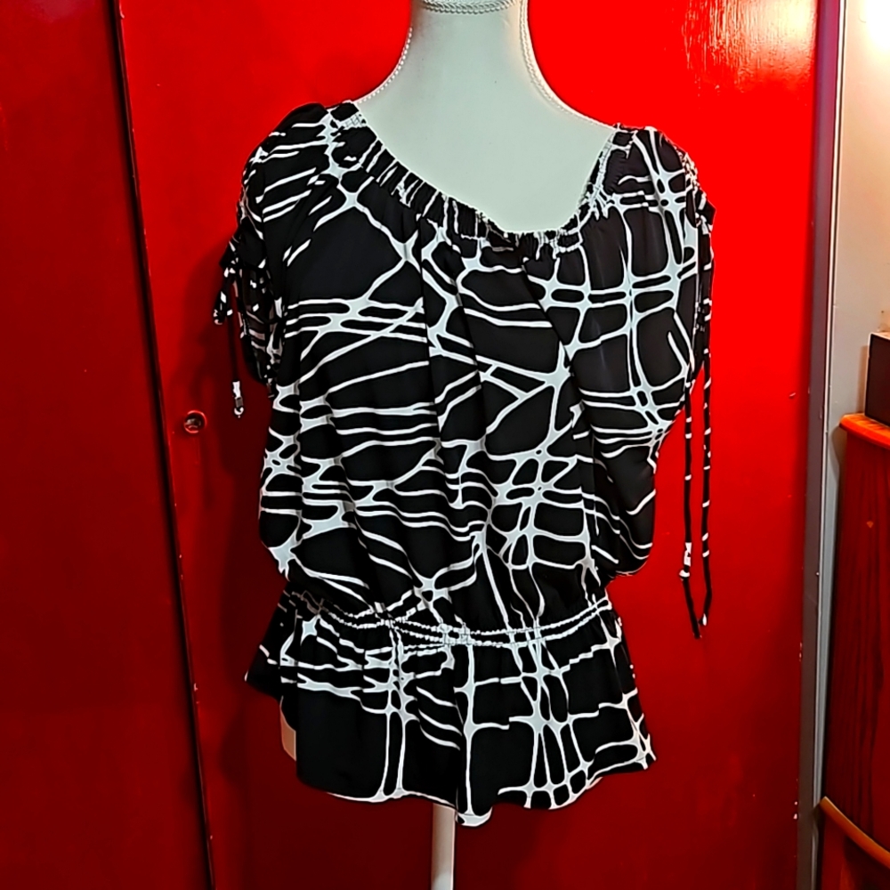 Worthington Black & White Stretch top